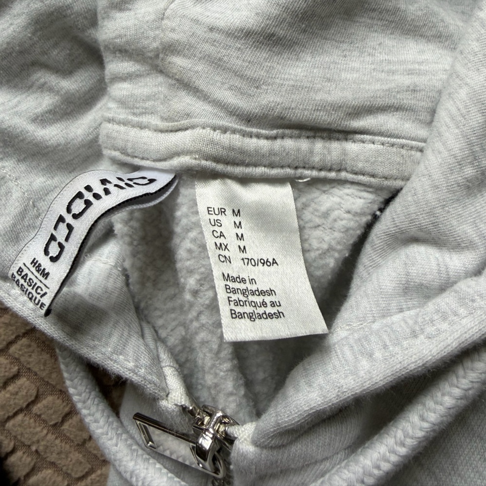 Lululemon Leggings and H&M Light Gray Casual Hoodie - Picture 3 of 4